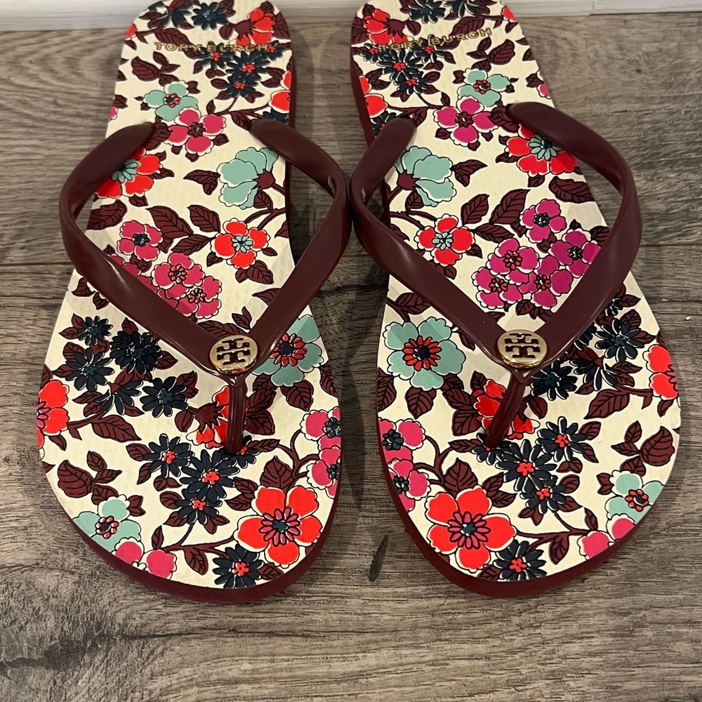 Tory Burch Brown Slippers with Elegant Design